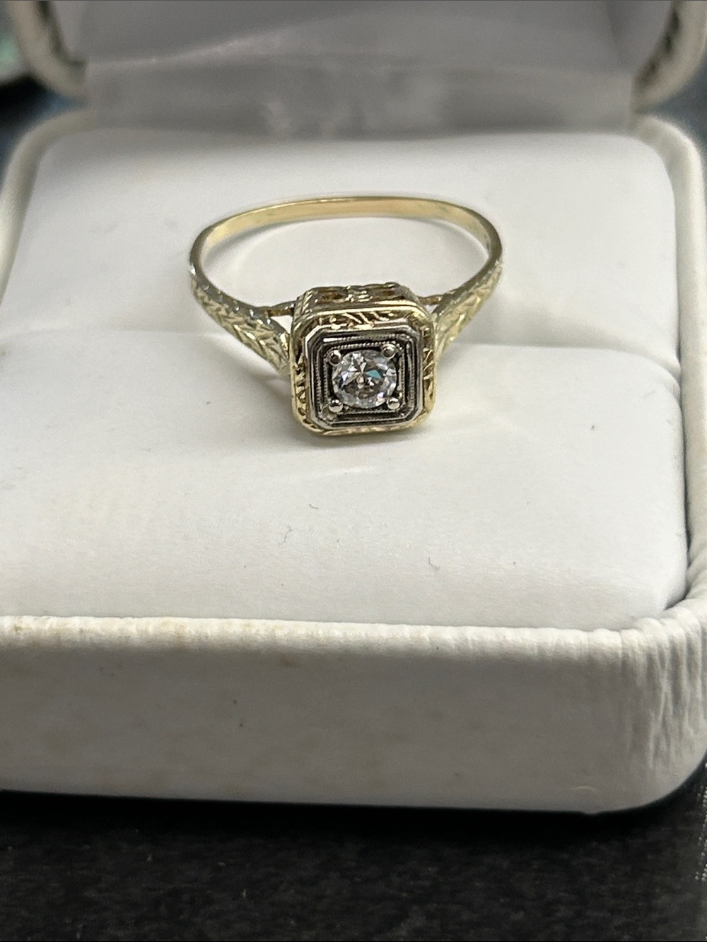 504571 14k yellow gold Diamond Ring vintage setting